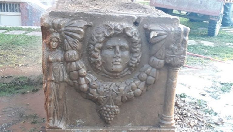 AYDIN’DA 2 BİN 500 YILLIK LAHİTLER TEMİZLENİNCE GÖRENLER HAYRAN KALDI