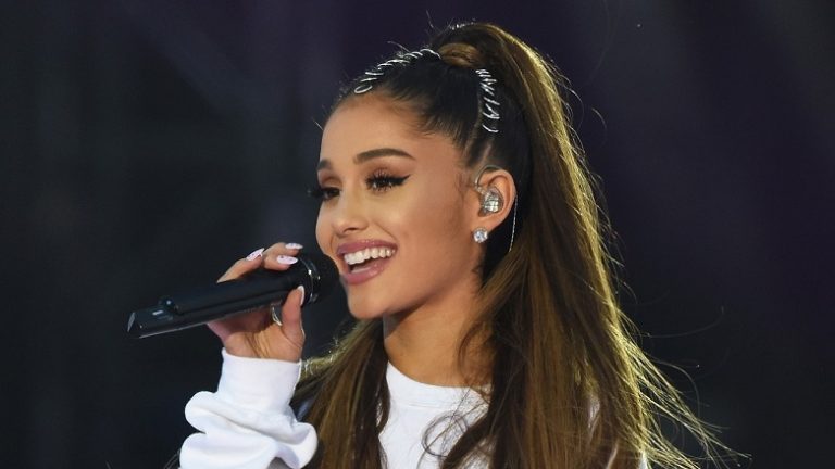 ARIANA GRANDE, ZACH SANG SHOW DA SALGIN TEDBİRLERİ YORUMU YAPTI