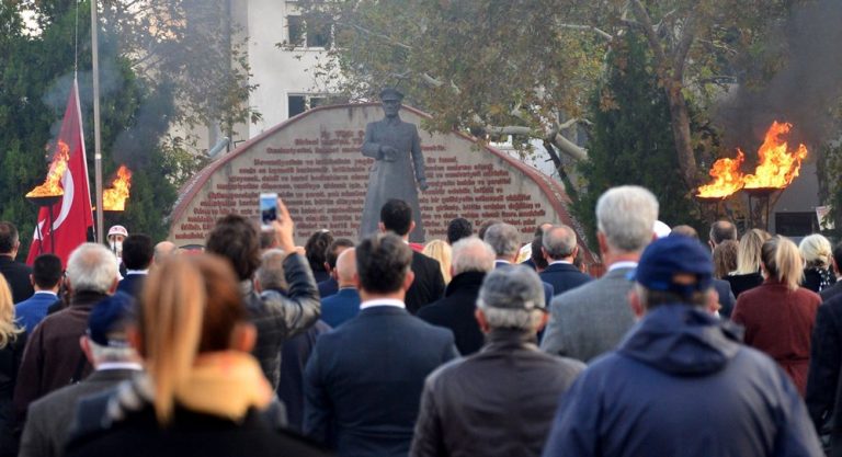 SAAT 9’U 5 GEÇE HAYAT 1 DAKİKA DURDU