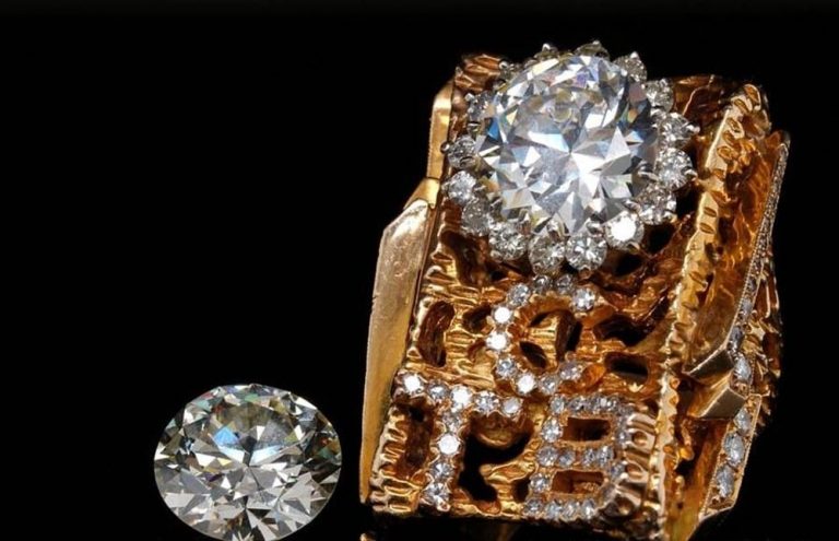 ÜNLÜ İSİMLERİN EŞYALARI AÇIK ARTIRMAYLA SATILACAK