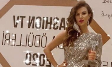 TÜLİN ŞAHİN ÖDÜLÜNÜ ALDI BEBEĞİNE KOŞTU