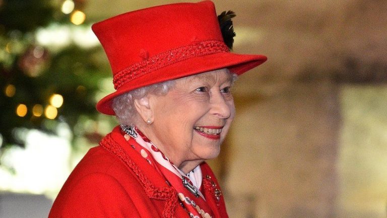 Kraliçe Elizabeth, Noeli koronavirüs önlemleriyle geçirecek