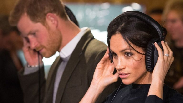 Prens Harry ve eşi Meghan Markle’ın ilk podcast yayınlandı.