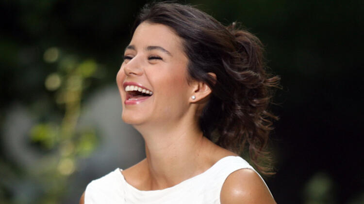 Beren Saat’ten İngilizce albüm mü geliyor?