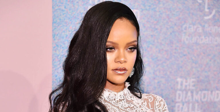 Rihanna’ya Türk hayranından nazar boncuğu