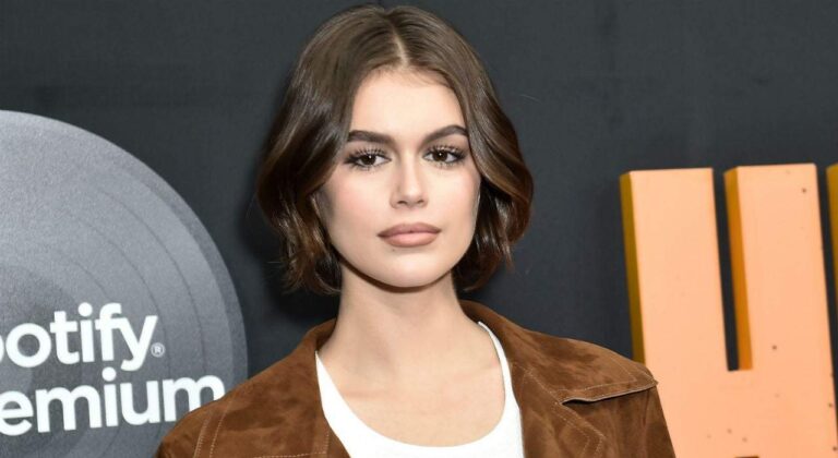 Kaia Gerber iç çamaşırı çekiminde