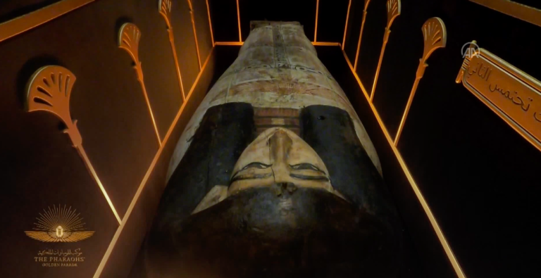 Kral ve Kraliçeler Altın Yolculukta