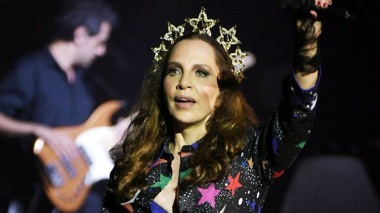 SERTAB ERENER’DEN AŞI ÇAĞRISI