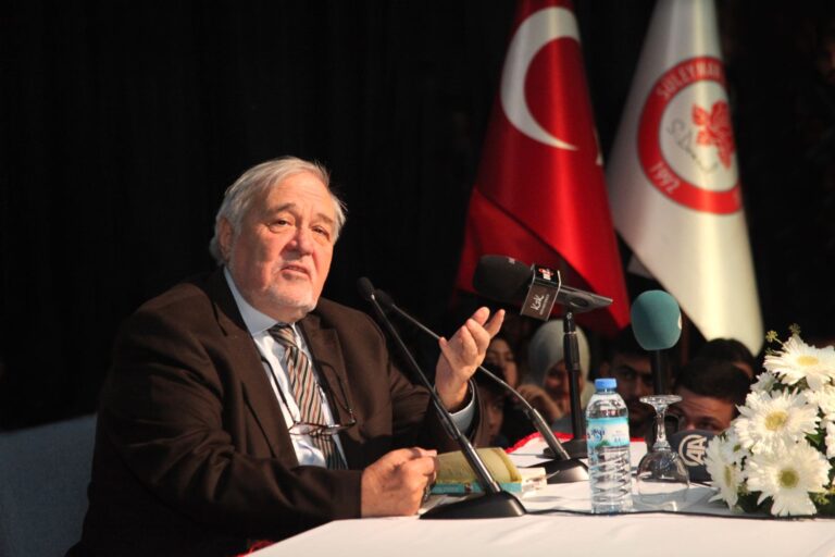 PROF. DR. İLBER ORTAYLI’DAN GENÇLERE ÇAĞRI