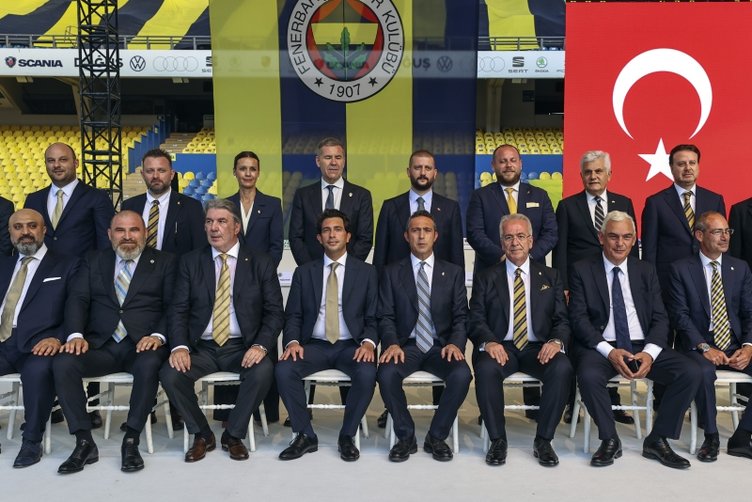 FENERBAHÇE’NİN YENİ HOCASI KİM OLACAK?