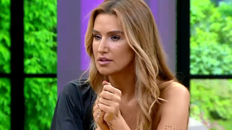 YELDA KIRÇUVAL ANDY WARHOL’U KALEME ALDI