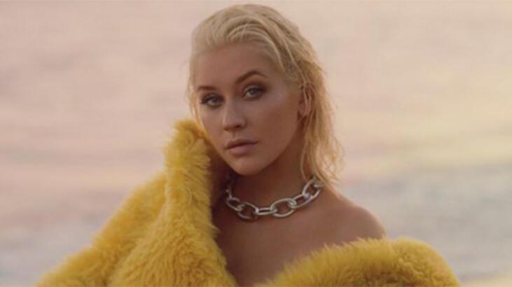 CHRİSTİNA AGUİLERA, LAS VEGAS’TAKİ BİR OTEL AÇILIŞINDAKİ KONSERİ ÖNCESİ ASANSÖRDE FOTOĞRAF PAYLAŞTI