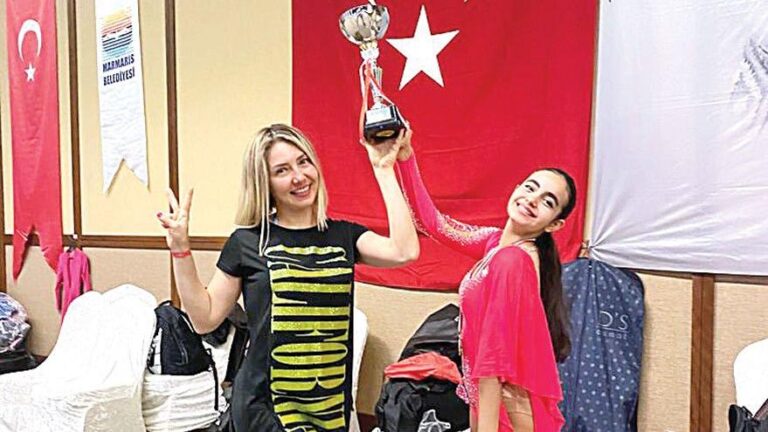 13 YAŞINDAKİ DANSÇI NİSA ABD YOLCUSU