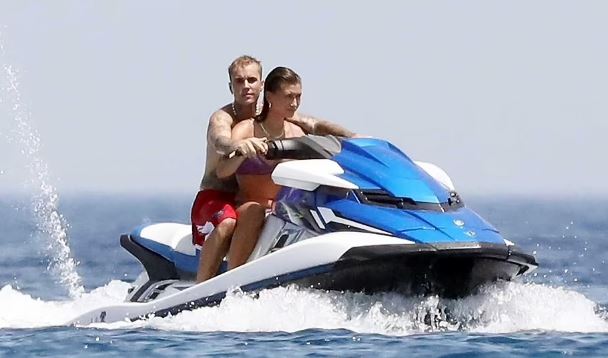 BIEBER ÇİFTİNİN JET SKI GÖRÜNTÜLERİ