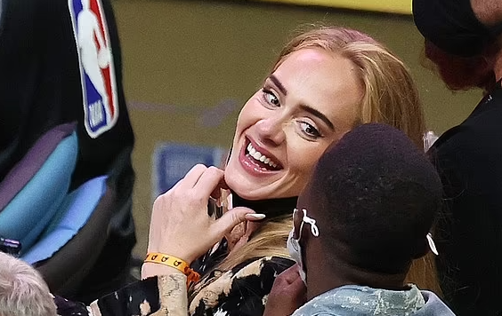 ADELE NBA MAÇINDA