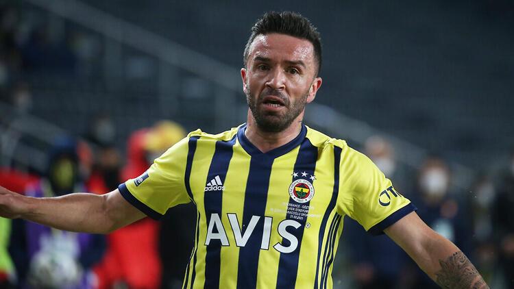 SARI LACİVERT RENKLERE VEDA ETTİ