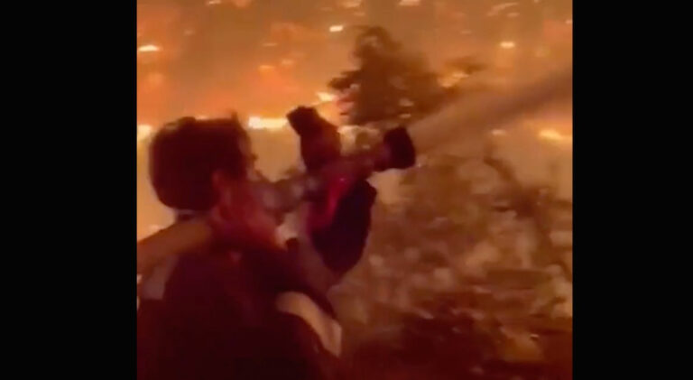 İBRAHİM ÇELİKKOL ALEVLERİN ORTASINDA