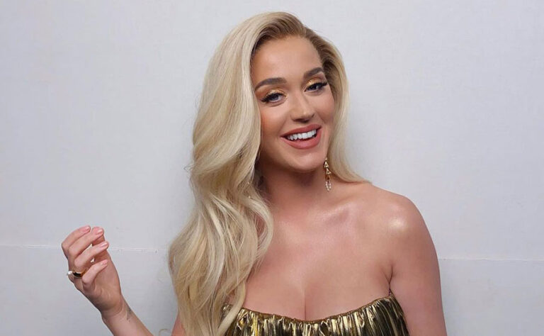 KATY PERRY YÜRÜYÜŞTE