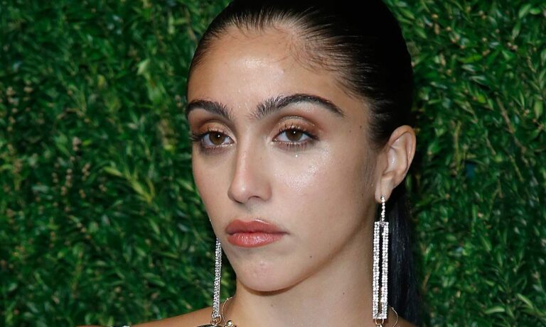 SWAROVSKİ’NİN YENİ YÜZÜ: MADONNA’NIN KIZI