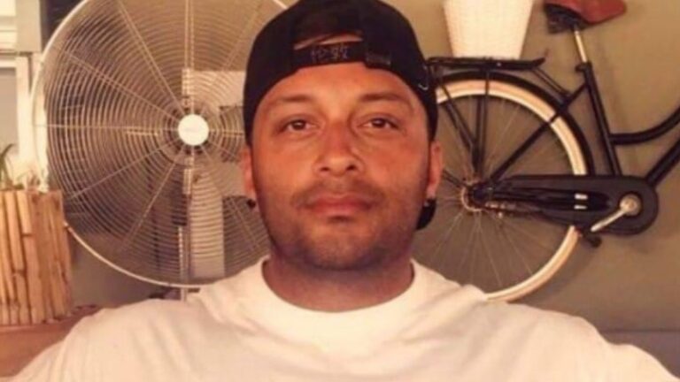 AŞI KARŞITI MÜZİSYEN KOVİD-19’DAN HAYATINI KAYBETTİ