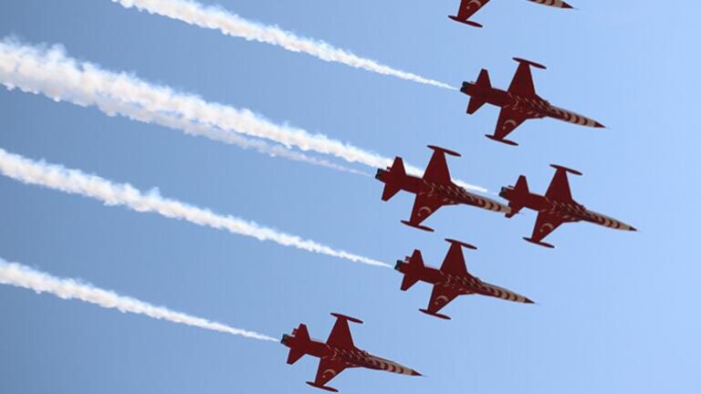 TÜRK YILDIZLARI BÜYÜK TAARRUZU BÖYLE KUTLADI