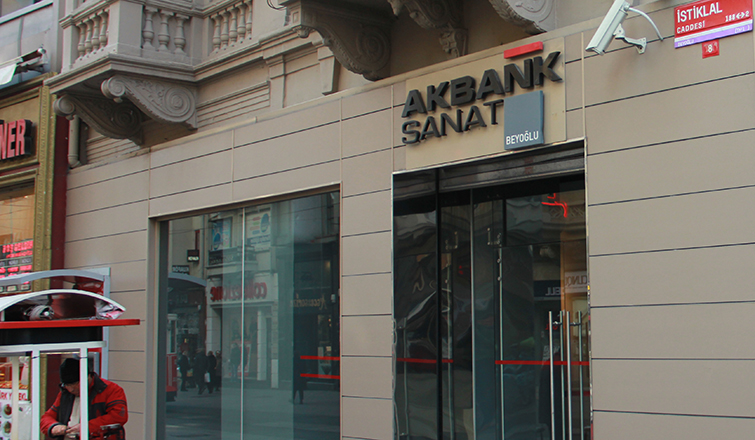 Akbank Sanat, “Dans Hep Var” diyor