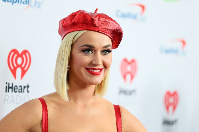 Katy Perry ‘Smile’yi kalpli balonlarla kutladı