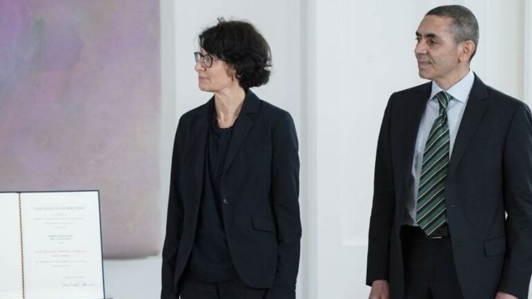 Aşıyı geliştirdiler ama hala Kovid-19’dan korkuyorlar