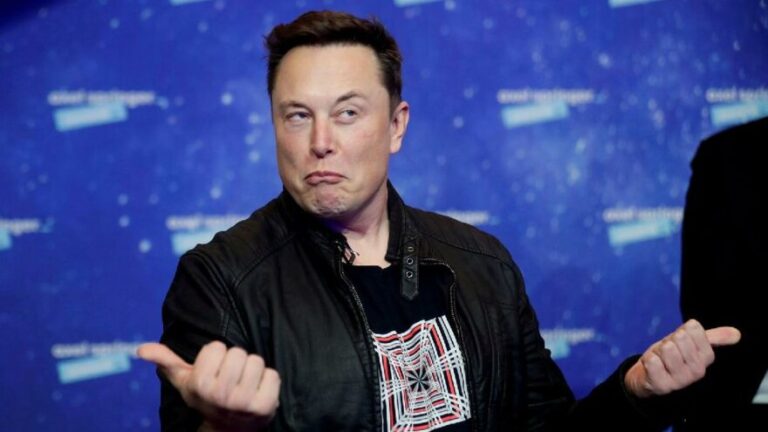 Elon Musk, fiyatta indirime gitti