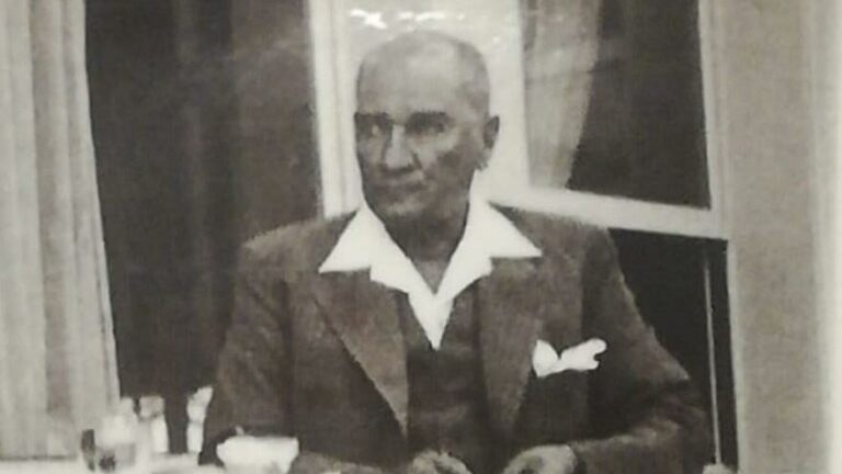 Ulu Önder Atatürk her şeyi ile yaşıyor