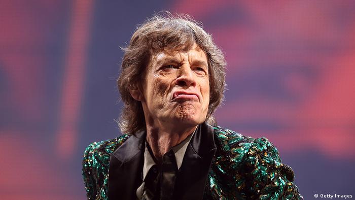 Mick Jagger kendisine değişik gözlüğüyle terapi yapıyor