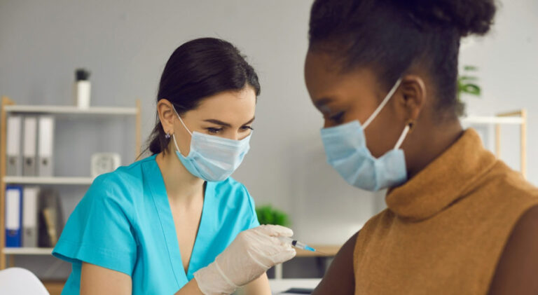 Pfizer ve BioNTech açıkladı: Aşıları Omicron’a karşı ne kadar etkili?