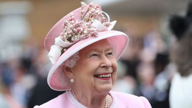 Kraliçe Elizabeth’ten torununa ilginç Noel hediyesi