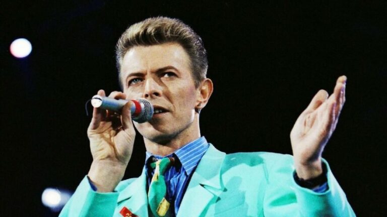 Keşfedilmemiş David Bowie şarkısı açık artırmada: Fiyat beklentisi yüksek