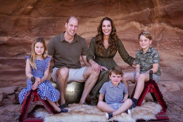 Kate Middleton ve Prens William paylaştı: Kraliyet Ailesi’den Noel kartı