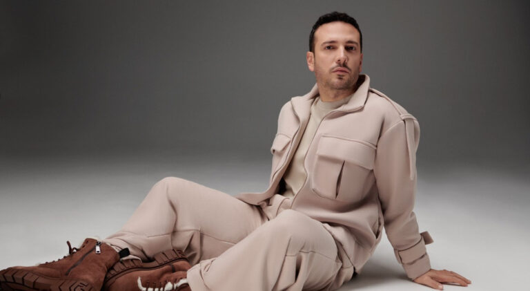 “Üç adam ve sevgilimin onayı olmadan şarkı yayınlamam”