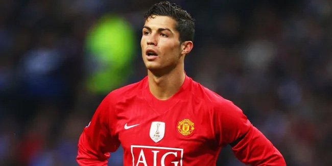 Cristiano Ronaldo nun heykeli ülkeyi karıştırdı! Yerli oyunculara hakaret