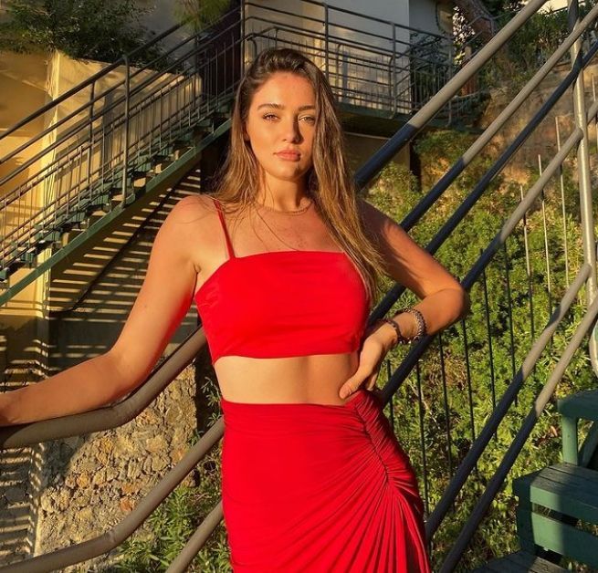 Zehra Güneş’in göbeği açık pozuna yorum yağdı