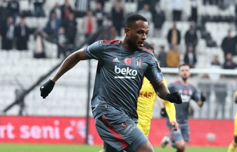 Beşiktaş Göztepe maçında kavga çıktı