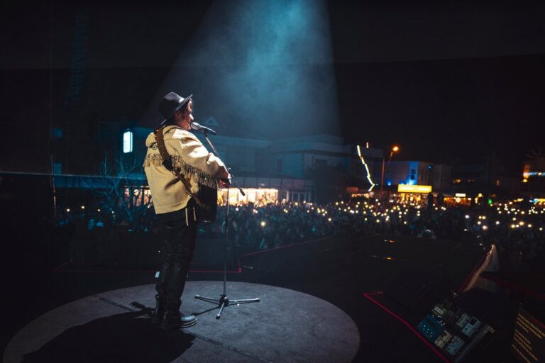 Alaçatı Ot Festivali’nde Kenan Doğulu rüzgarı