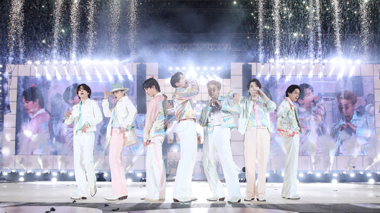 BTS iki yılın ardından Seul’de ilk kez konser verdi. Tezahürat yapmak, bağırmak, şarkı söylemek yasak!