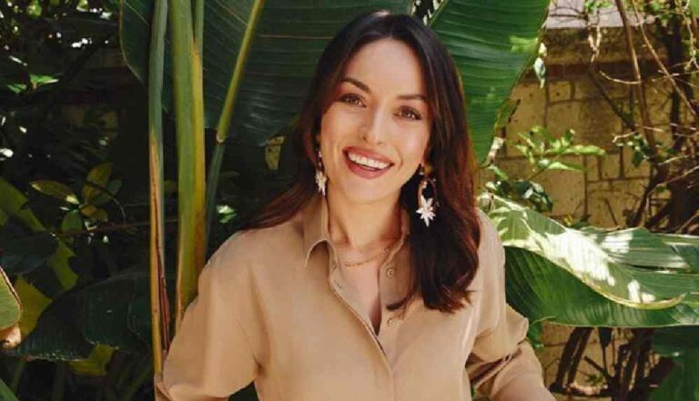 Ezgi Mola 25 yıl öncesine döndü, saçlarını kısacık kestirdi