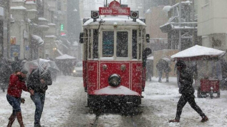 İBB Başkanı Ekrem İmamoğlu’ndan İstanbullulara gün gün kuvvetli kar yağışı uyarısı