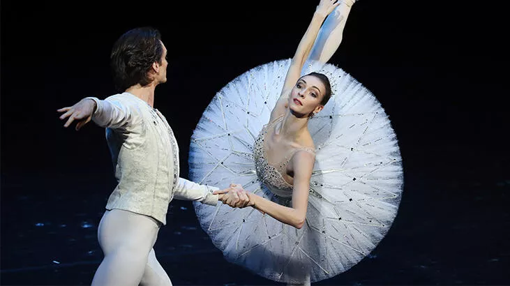 Rus baş balerin Olga Smirnova savaşa tepki olarak Bolşoy Balesi’nden ayrıldı