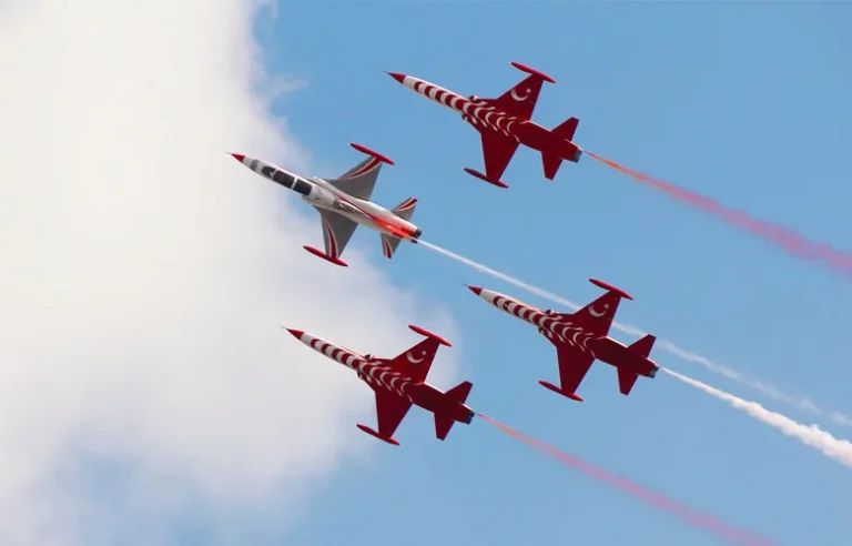 Türk Yıldızları 1915 Çanakkale Köprüsü için uçtu