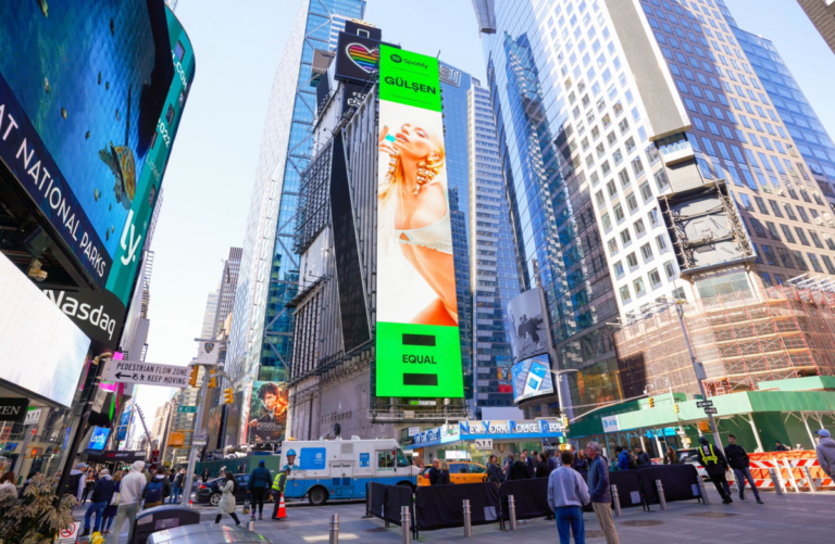 Gülşen, Times Meydanı’nda!
