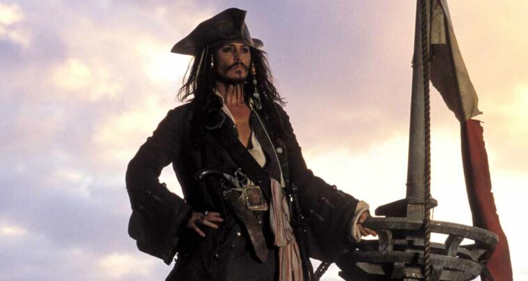 Johnny Depp Karayip Korsanları filmini hiç izlemediğini söyledi