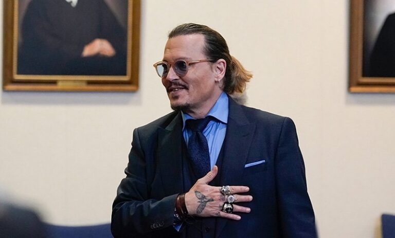 Johhny Depp’ten hayranlarına sürpriz konser