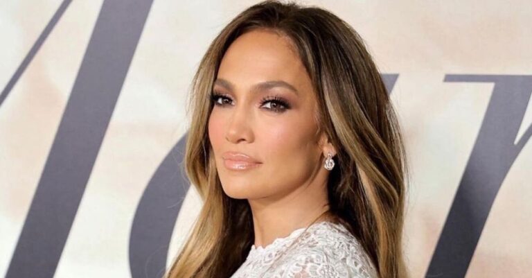 Jennifer Lopez hangi dizinin yapımcısı oluyor?