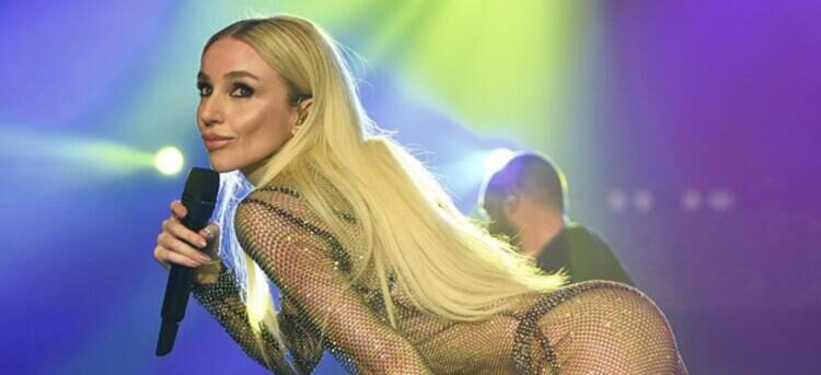 Gülşen’den makyajsız ayna pozu